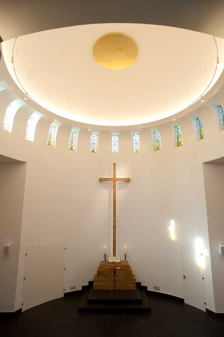 Galeriebild / Church of  Nienstedten, lighting design and development of custom made lights for the chapel