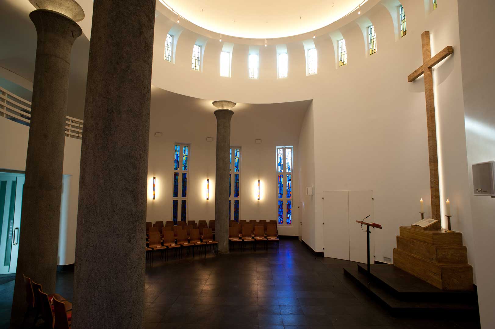 Galeriebild / Church of  Nienstedten, lighting design and development of custom made lights for the chapel